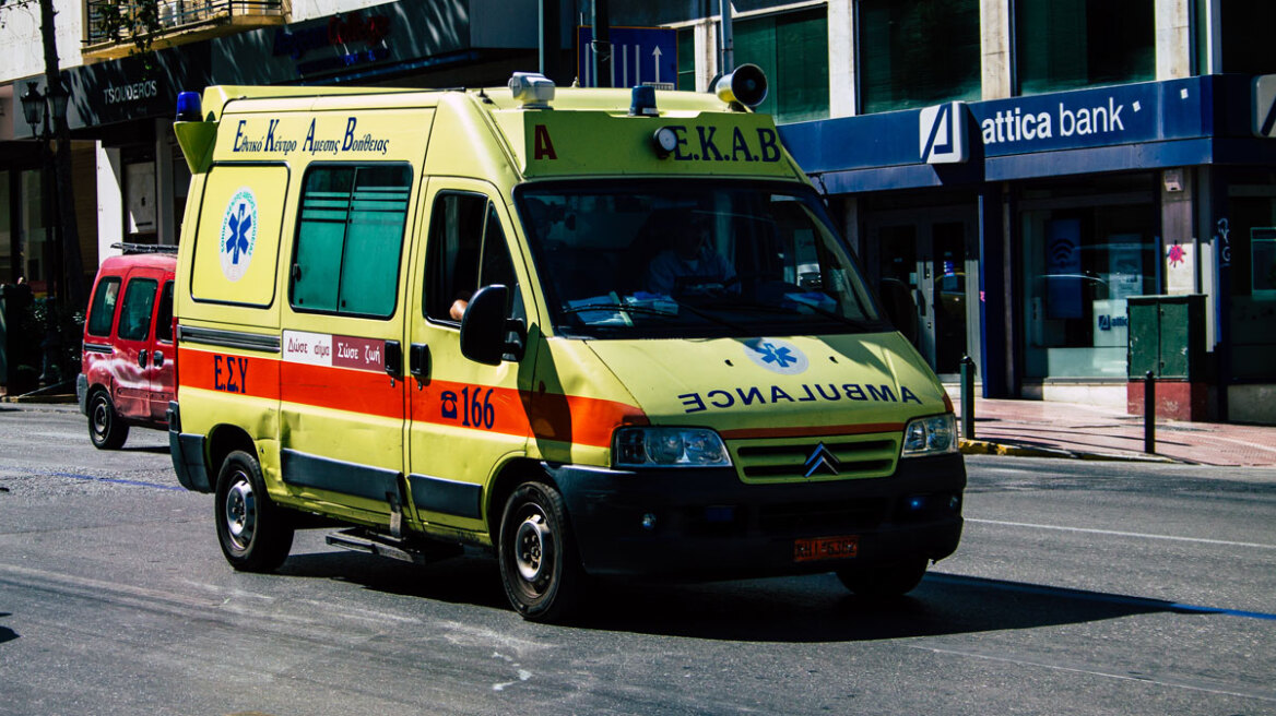 Τροχαίο στη Γλυφάδα: Λεωφορείο συγκρούστηκε με μηχανή - Σοβαρά τραυματίας ο αναβάτης