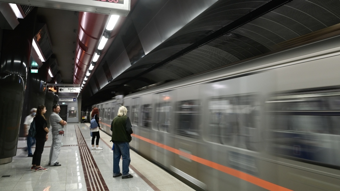 Ενισχύονται την Τετάρτη και την Πέμπτη τα δρομολόγια λεωφορείων και μετρό για το αεροδρόμιο
