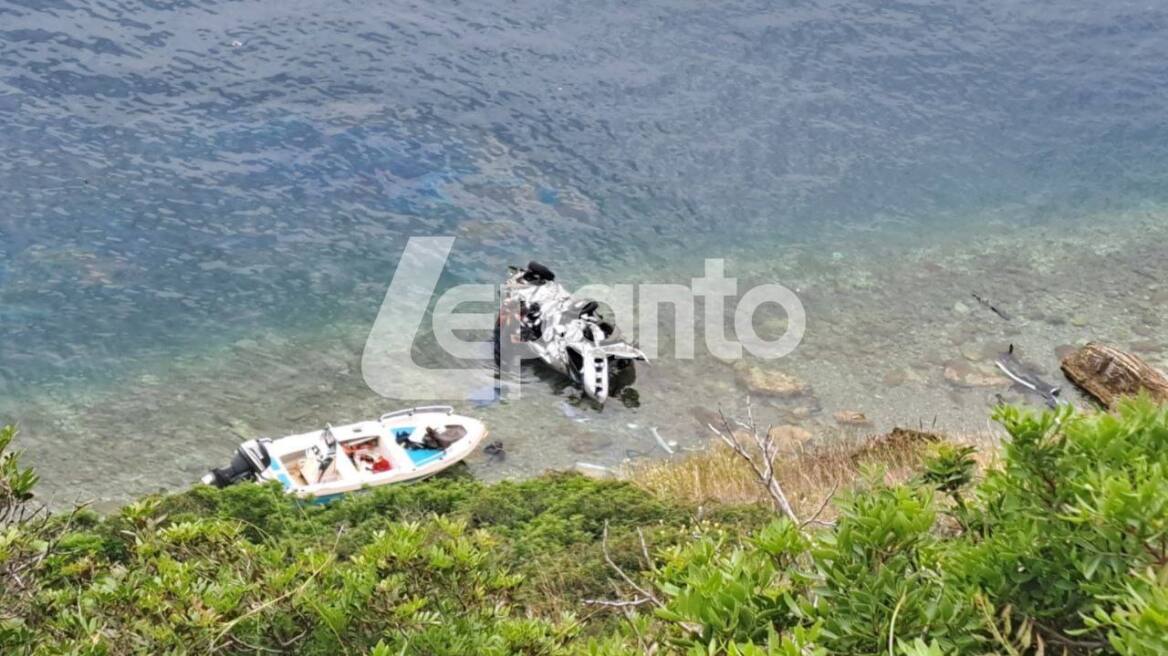 Σκοτώθηκε 27χρονη σε τροχαίο στη Φωκίδα - Το ΙΧ έπεσε σε γκρεμό, την απεγκλώβισαν πυροσβέστες με βάρκες