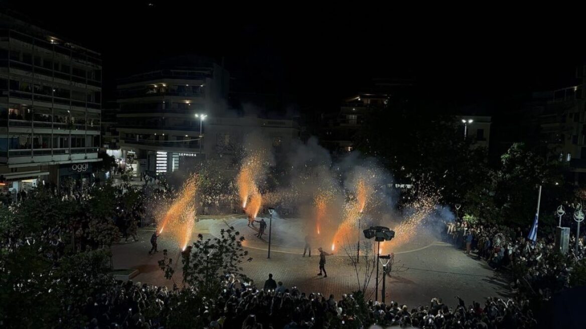 Το έθιμο των Χαλκουνιών έκανε «μέρα» τη νύχτα της Μεγάλης Παρασκευής στο Αγρίνιο - Δείτε βίντεο και φωτογραφίες