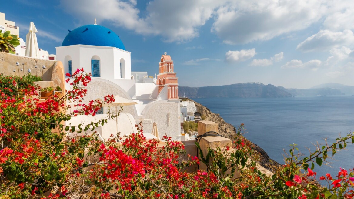 Πάσχα στη Σαντορίνη: Παραδόσεις και έθιμα που μαγεύουν