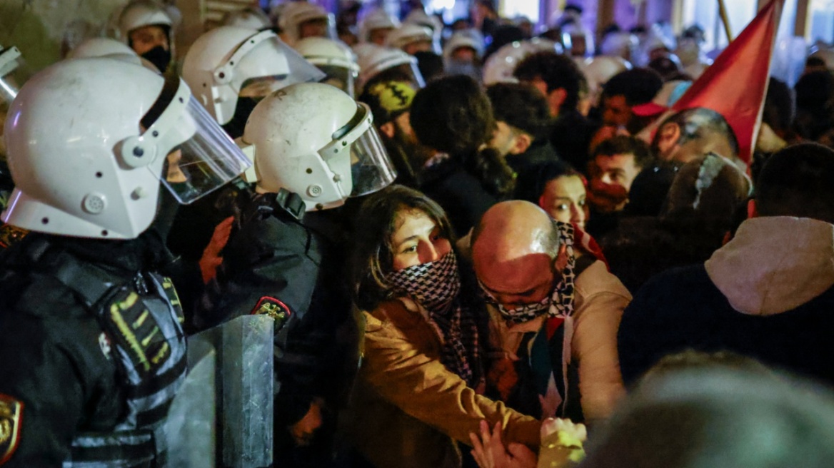 Βίντεο: Ένταση στην Κωνσταντινούπολη, απετράπη πορεία της αντιπολίτευσης υπέρ των Παλαιστινών