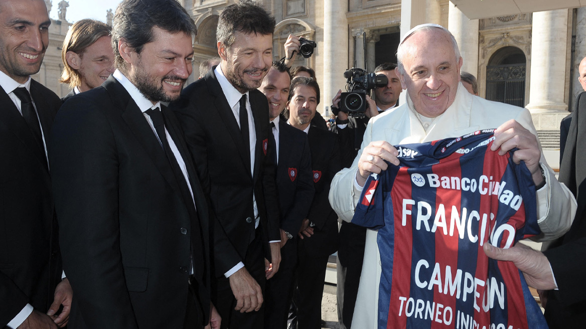 Ο ποδοσφαιρόφιλος Πάπας Φραγκίσκος, η αιώνια αγάπη του για την Σαν Λορέντζο και η συνάντηση με τον Μαραντόνα