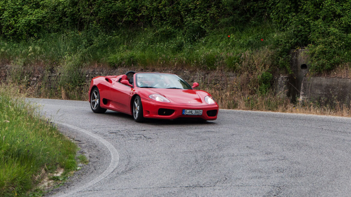 Αυτή και αν είναι ατυχία: Αγόρασε τη Ferrari των ονείρων του μετά από 10 χρόνια αποταμίευσης και κάηκε σε μια ώρα (vid)