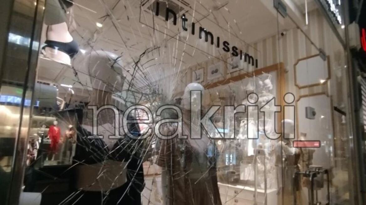 Επεισόδια και ζημιές στο κέντρο του Ηρακλείου μετά την εκκένωση της κατάληψης του Ευαγγελισμού - Δείτε βίντεο
