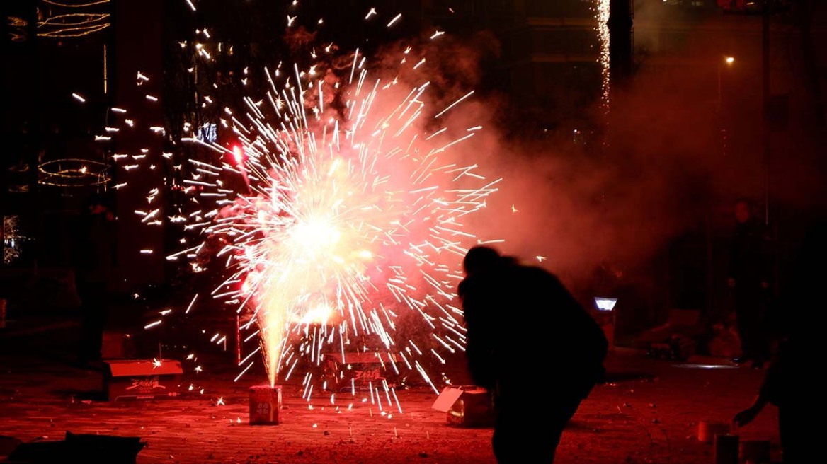 Κροτίδες: Το χειρότερο Πάσχα σε σοβαρούς τραυματισμούς και ακρωτηριασμούς – 10 άτομα στο ΚΑΤ