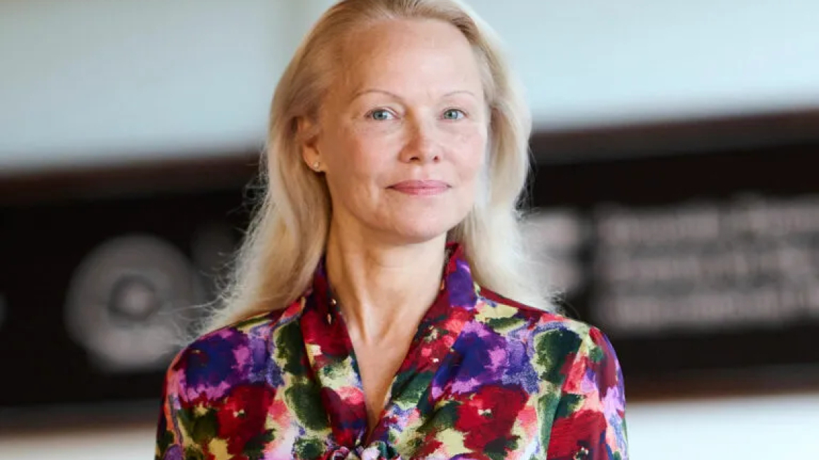 Η Pamela Anderson επιστρέφει στη θεατρική σκηνή με το έργο του Tennessee Williams “Camino Real”