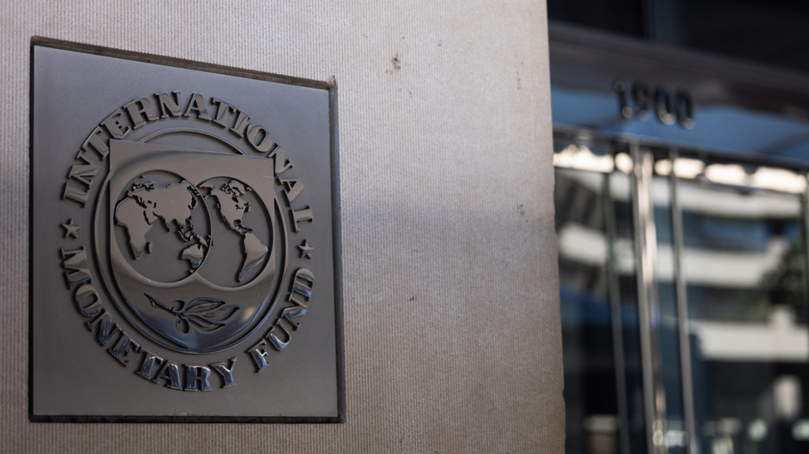 ΔΝΤ για Ελλάδα: Πτώση χρέους στο 130,2% του ΑΕΠ το 2030 ακόμα και με μικρότερα πλεονάσματα 