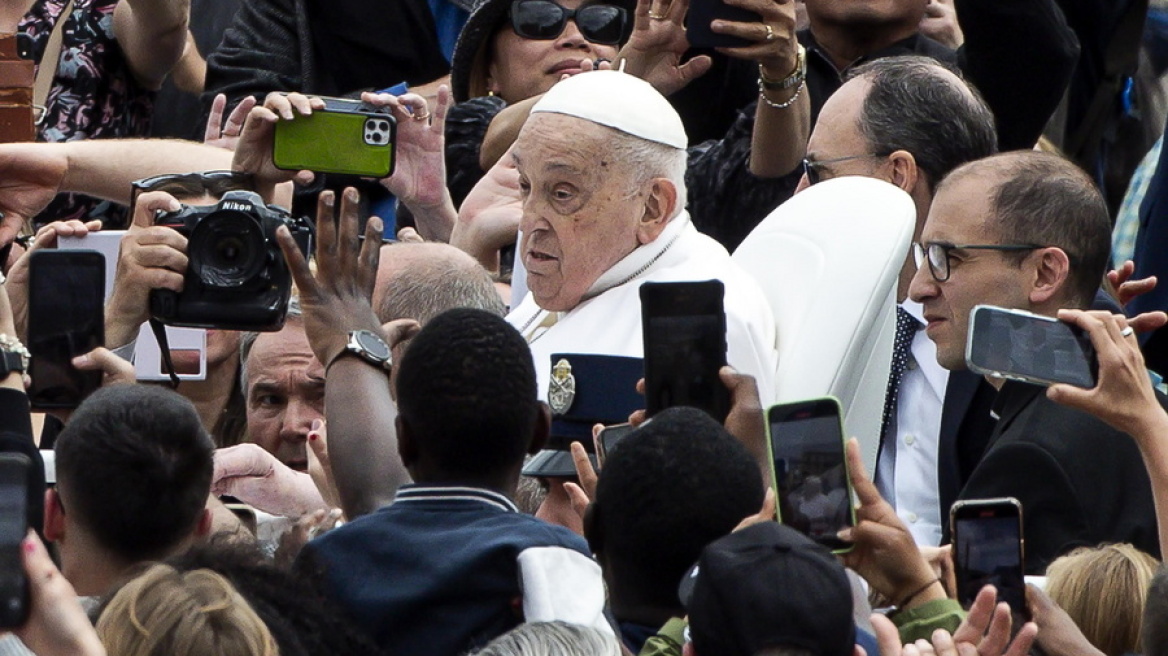 Αποκαλύψεις από το Βατικανό για τις τελευταίες ώρες του Πάπα - Το «ευχαριστώ» στον νοσηλευτή του