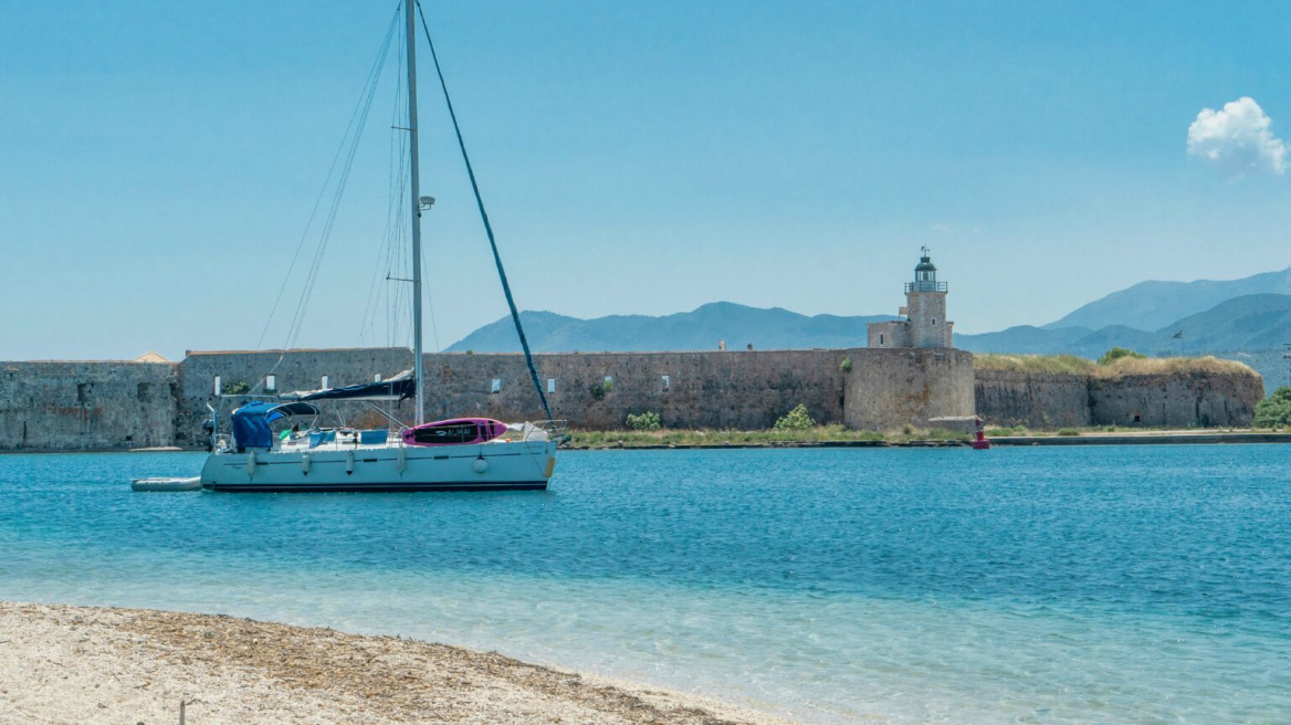 Τα κορυφαία αξιοθέατα της Λευκάδας -Το κάστρο της Αγίας Μαύρας, ο Κήπος των Ποιητών, η λιμνοθάλασσα στη Γύρα