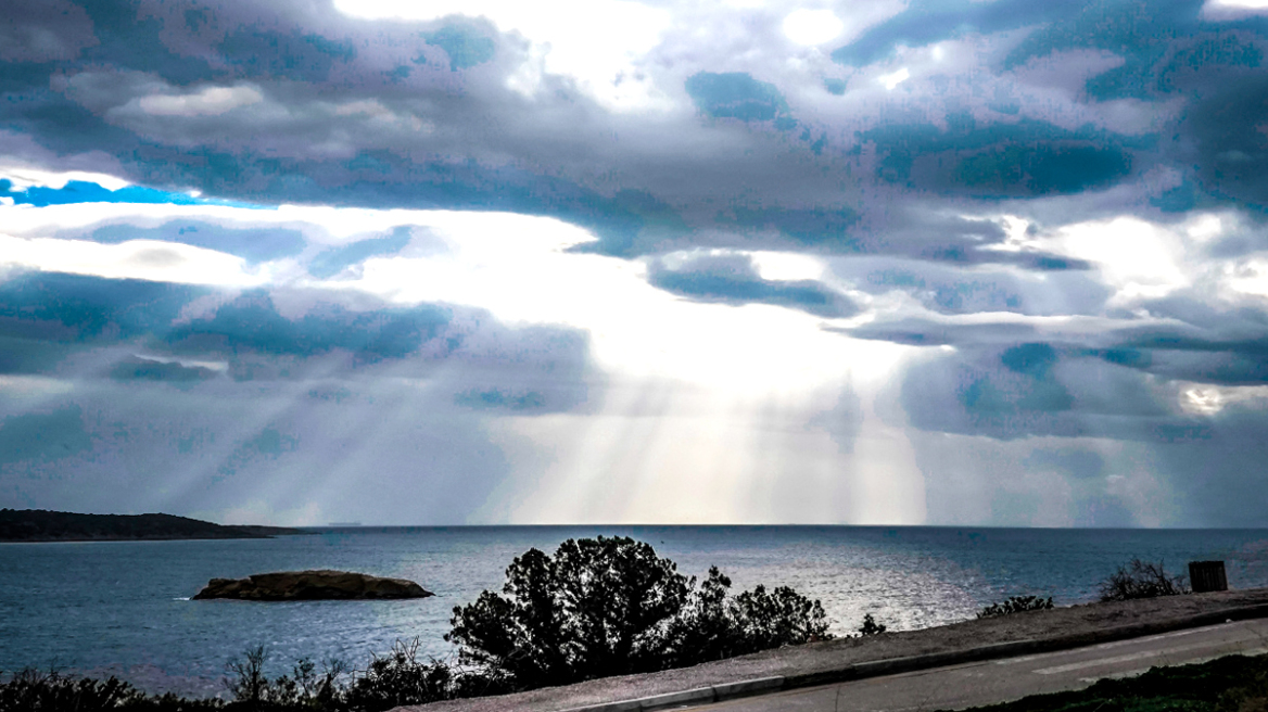 Αίθριος με αραιές νεφώσεις ο καιρός σήμερα - Πού θα βρέξει
