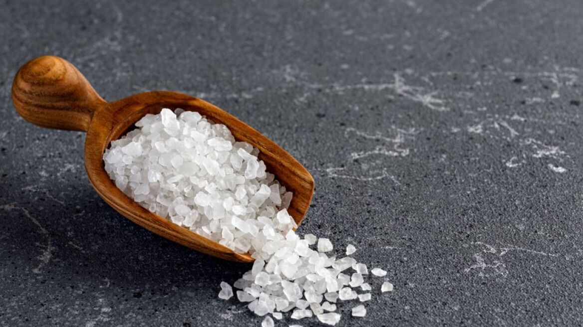 Μικροπλαστικά: Οι 7 πιο επικίνδυνες τροφές για την υγεία μας