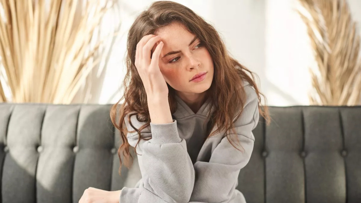 Ο πασίγνωστος ιός που απειλεί το μυαλό των νέων – Σχεδόν όλοι έχουμε νοσήσει