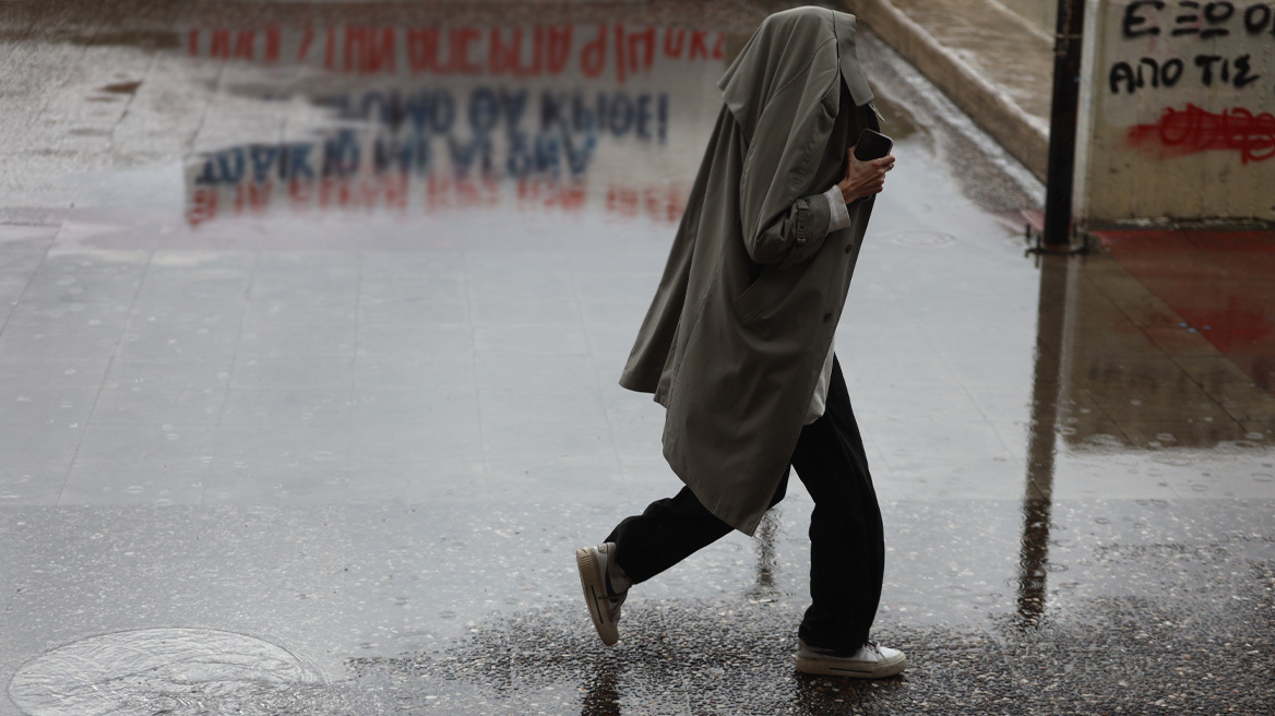 Καταιγίδα στην Αττική, πώς θα κινηθεί η κακοκαιρία τις επόμενες ώρες - Στο κόκκινο η κίνηση σε κέντρο, Κηφισό και Αττική Οδό