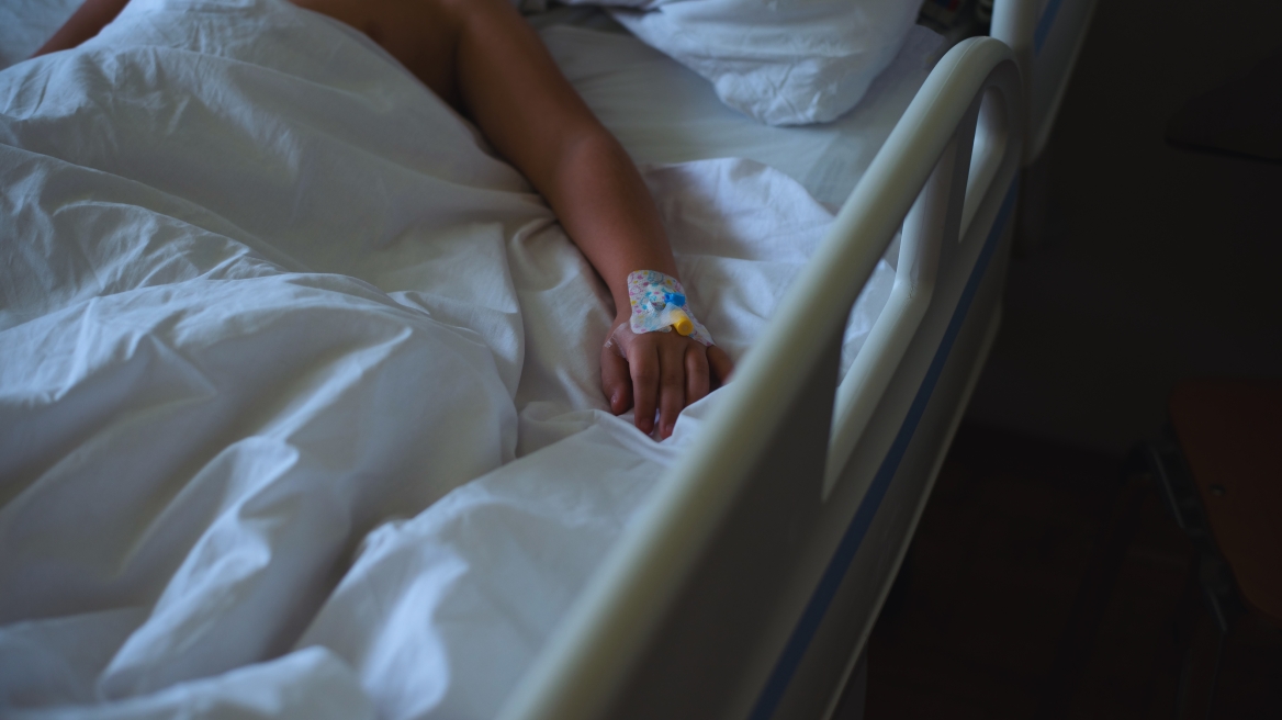 Οι γιατροί θα προσπαθήσουν να αποσωληνώσουν τον 3χρονο που υπέστη θερμικό έγκαυμα από φωτιά στο σπίτι του στην Κεφαλονιά