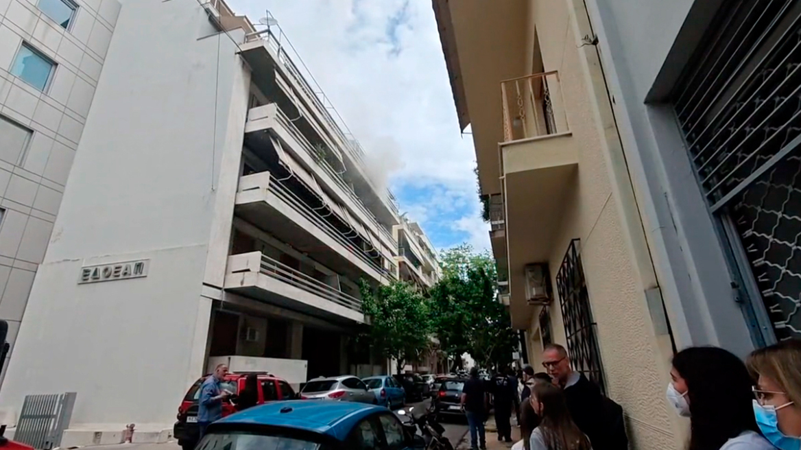 Φωτιά σε διαμέρισμα 4ου ορόφου στη Μιχαλακοπούλου - Ποιοι δρόμοι είναι κλειστοί 