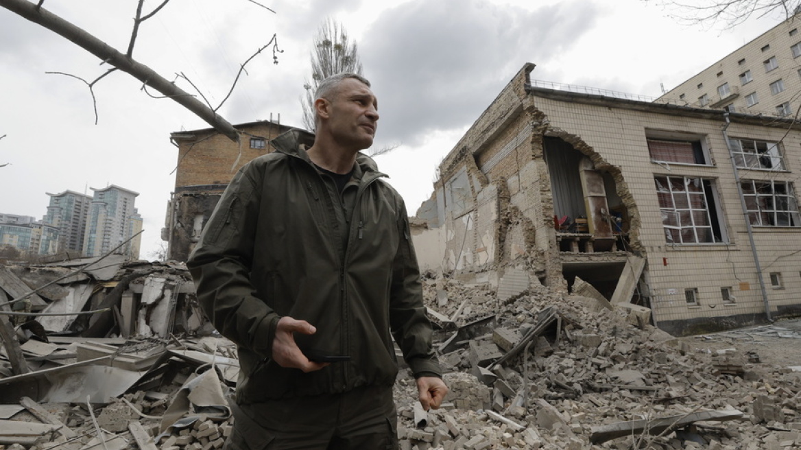 Ίσως χρειαστεί να παραχωρήσουμε εδάφη για να επιτευχθεί ειρήνη, λέει ο δήμαρχος του Κιέβου μετά τη φονική επίθεση στην πόλη