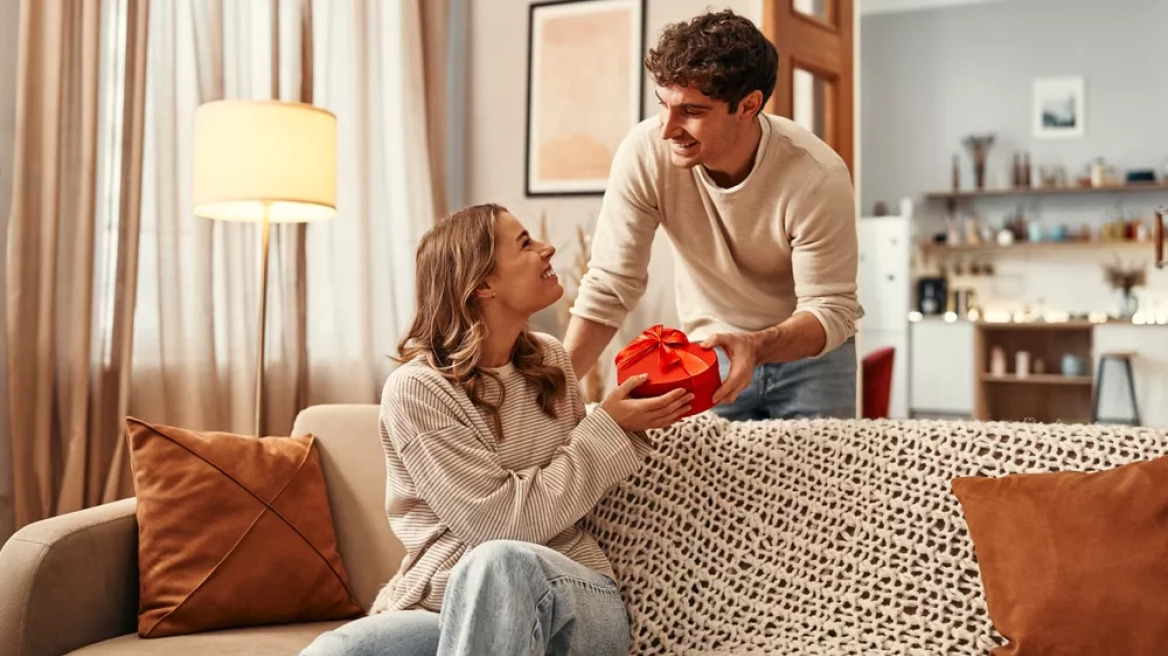 Αναρωτιέστε αν σας αγαπάει πραγματικά; 9 σημάδια στη συμπεριφορά του που το αποκαλύπτουν