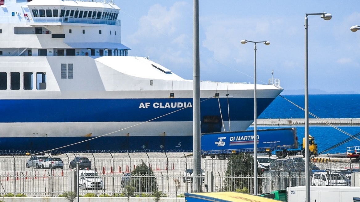 Τέσσερις συλλήψεις για τον θάνατο της 47χρονης ναυτικού στο λιμάνι της Πάτρας