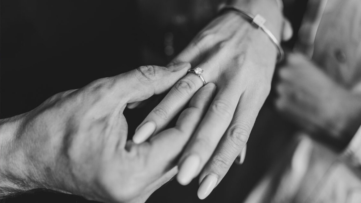 Ο παράξενος λόγος που οι άνδρες με «βαθύτερη» φωνή είναι πιο πιθανό να απατήσουν τη σύντροφό τους