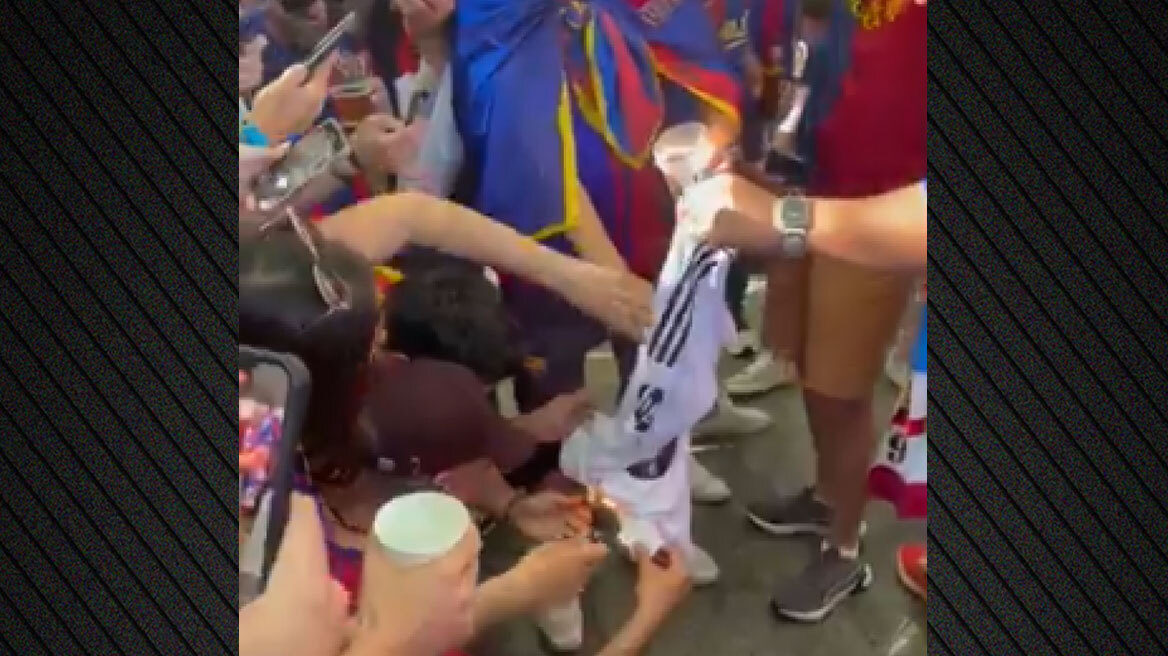 Οι οπαδοί της Μπαρτσελόνα έκαψαν τη φανέλα του Εμπαπέ πριν τον τελικό με τη Ρεάλ - Βίντεο