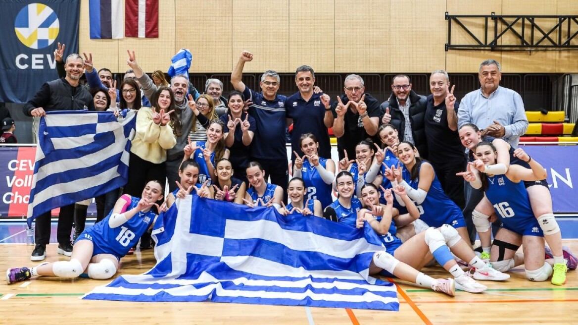 «Δίπλα» στην Εθνική βολεϊ παγκορασίδων ο Χαριστέας - Μέλος της ομάδας η κόρη του 