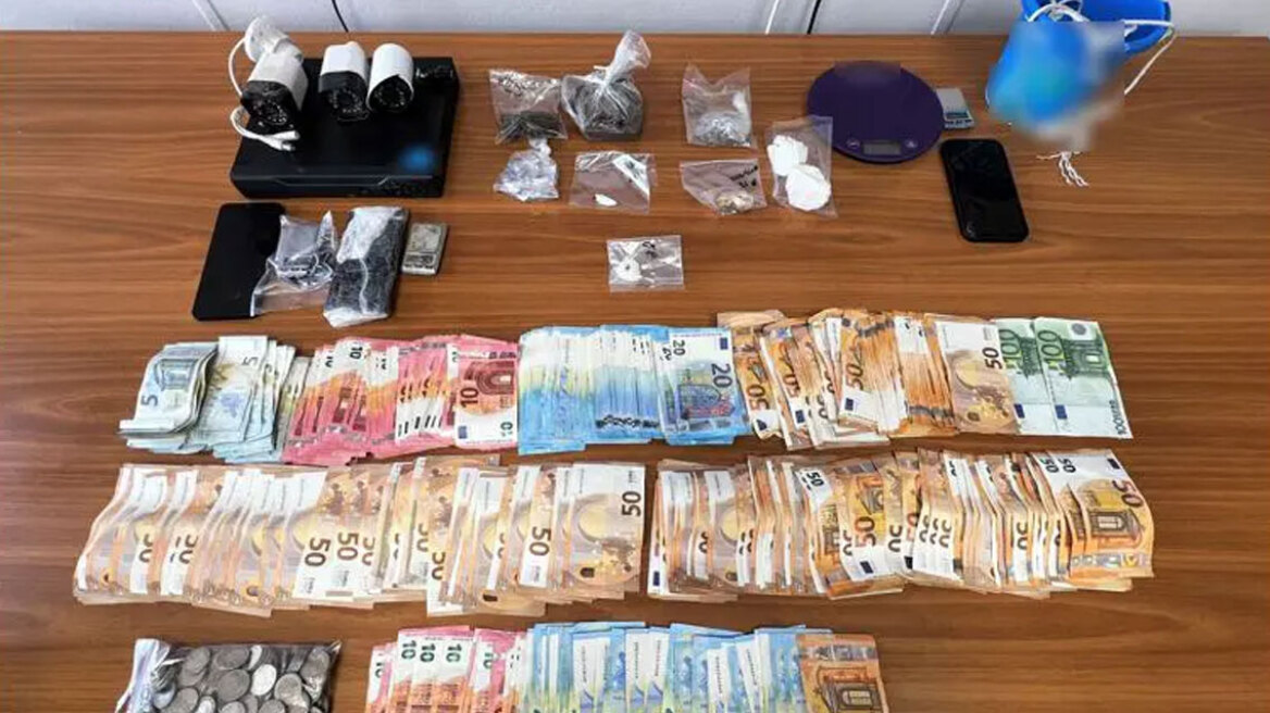 Πέντε συλλήψεις για κατοχή και διακίνηση ναρκωτικών ουσιών στην Αττική	