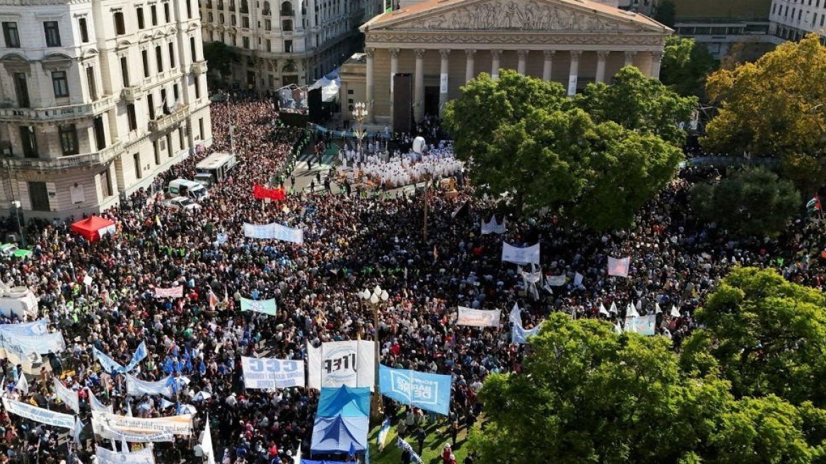 Πάπας Φραγκίσκος: Χιλιάδες κόσμος στην επιμνημόσυνη δέηση στο κέντρο του Μπουένος Άιρες