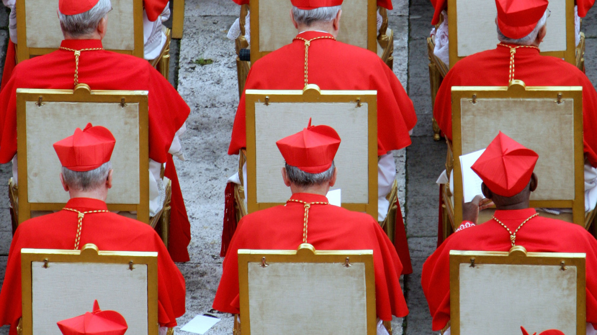 Η κρυφή μάχη στο Βατικανό: Ποιοι πιέζουν να βγάλουν έναν πιο αυστηρό Πάπα - «Είναι ένα ψυχολογικό παιχνίδι»