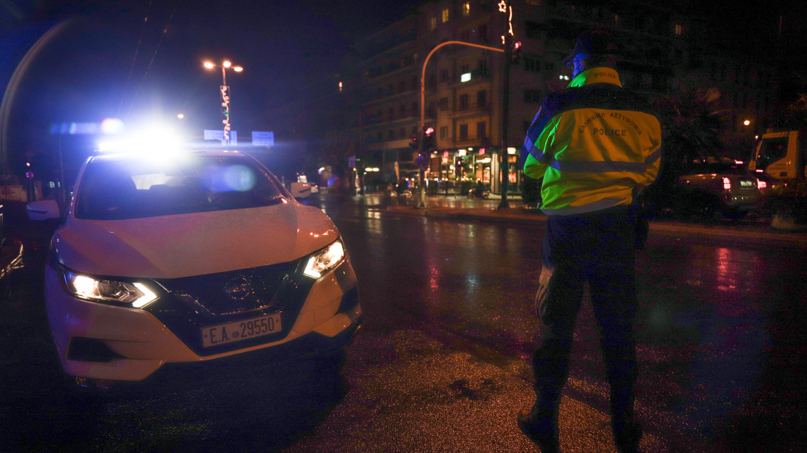 Τροχαίο με έναν τραυματία στην εθνική οδό Θεσσαλονίκης - Nέων Μουδανιών: Ο ένας οδηγός εγκατέλειψε το σημείο