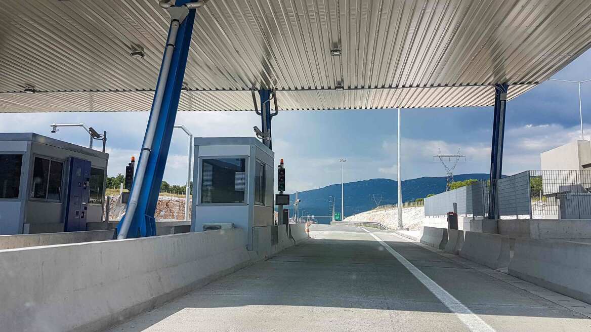 Εκτροπή νταλίκας στην Εγνατία Οδό μετά τα διόδια Μαλακασίου στο ρεύμα προς Θεσσαλονίκη