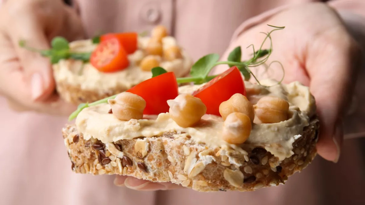 Πρωτεΐνη: Πόση χρειαζόμαστε πραγματικά και από πού την παίρνουμε; Η διαιτολόγος απαντά