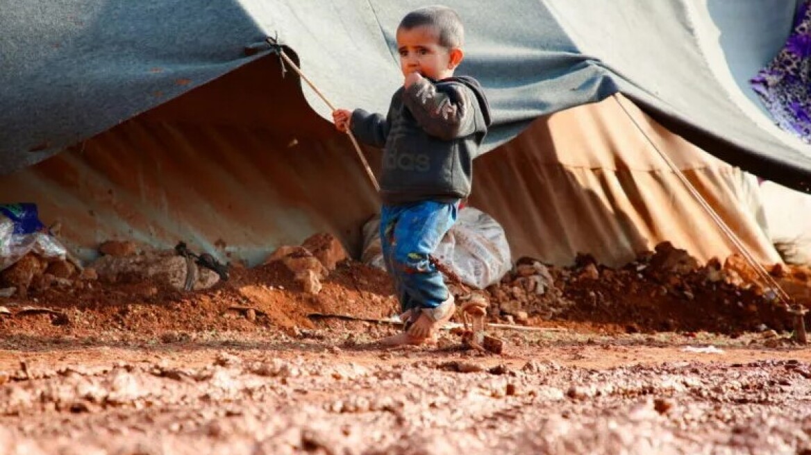 Κρίσιμες ελλείψεις στις συνθήκες υποδοχής των προσφυγικών camp και σοβαρά κενά στην περίθαλψη και τη στέγαση