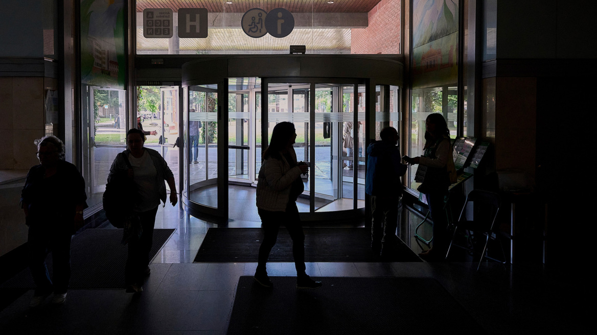 Πέντε οι νεκροί του μπλακάουτ στην Ισπανία – Τρεις ήταν μέλη της ίδιας οικογένειας