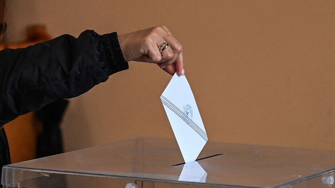  Pulse: Πήρε μιάμιση μονάδα η ΝΔ και έφτασε στο 29% με τα μέτρα για ενοίκια και συντάξεις, στο 14%  η Πλεύση, νέα πτώση για ΠΑΣΟΚ