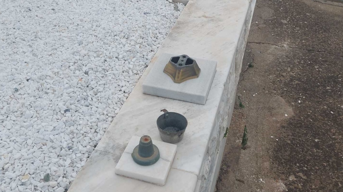 Ηλεία: «Σήκωσαν» καντήλια και λιβανιστήρια από 50 μνήματα σε χωριό