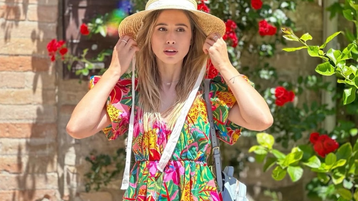 Μοντέλο παρατήρησε μια «παράξενη μυρωδιά» στο δωμάτιο του ξενοδοχείου της: Ο απίστευτος λόγος (βίντεο)