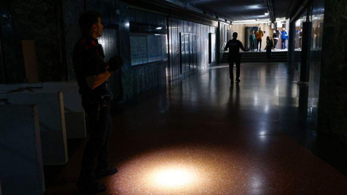 Όταν η επιστημονική φαντασία γίνεται πραγματικότητα: 6 σειρές που μας «είχαν προετοιμάσει» για ένα μεγάλο μπλακ άουτ