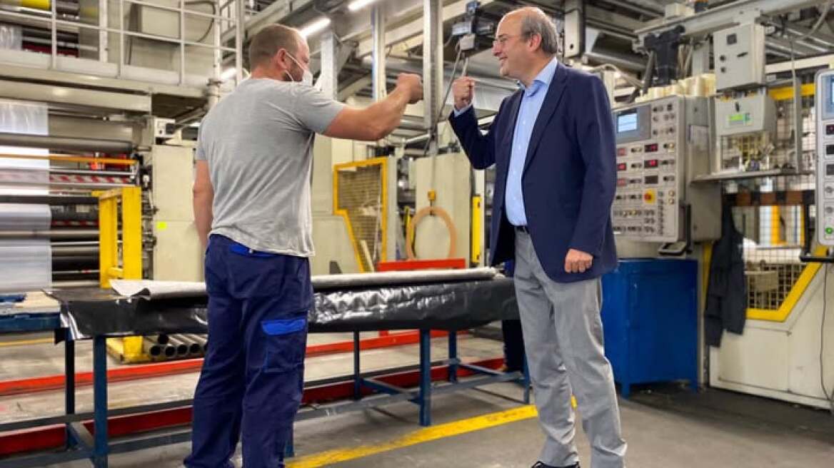 Χατζηδάκης: Μείωση της ανεργίας, αύξηση των μισθών, Ψηφιακή Κάρτα Εργασίας, βελτιώνουν τη ζωή των εργαζομένων