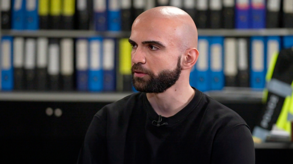 Ο αστυνομικός της τροχαίας περιγράφει το επεισόδιο με τον Χρήστο Μάστορα - «Έκανε απότομα ελιγμό και επιτάχυνε κατά πάνω μου»