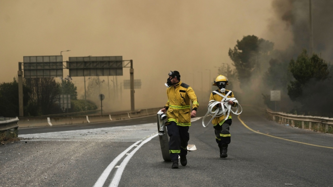 Η Γαλλία προσφέρει βοήθεια στο Ισραήλ στην επιχείρηση κατάσβεσης των πυρκαγιών 