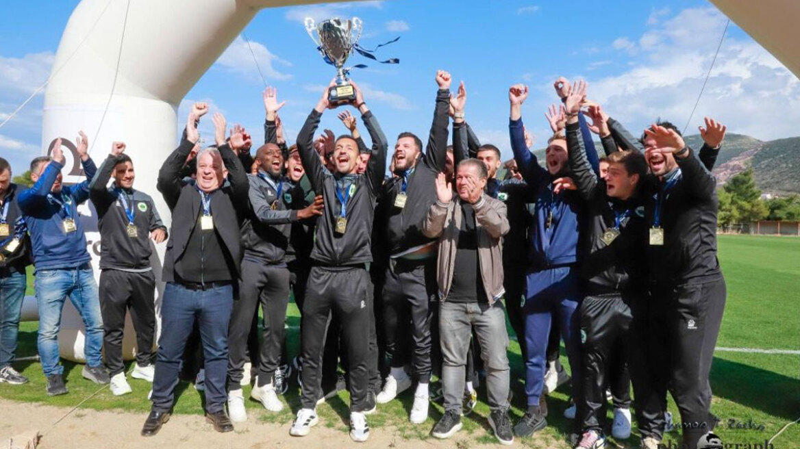 Η Μαρκό σήκωσε την κούπα για το πρωτάθλημα, μετά την ιστορική άνοδο στη Super League 2