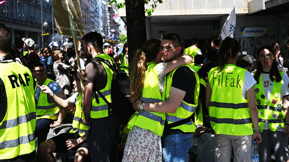 Διαδηλώσεις φοιτητών και εργαζομένων σε όλες τις μεγάλες πόλεις της Σερβίας για την Πρωτομαγιά