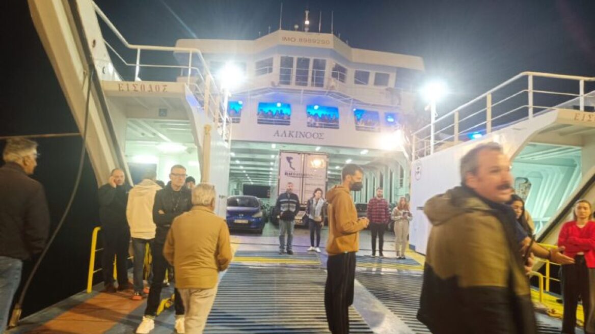 Ταλαιπωρία για δεκάδες επιβάτες στο λιμάνι της Ηγουμενίτσας - Νταλίκα μπλόκαρε για δύο ώρες την αναχώρηση πλοίου για Κέρκυρα