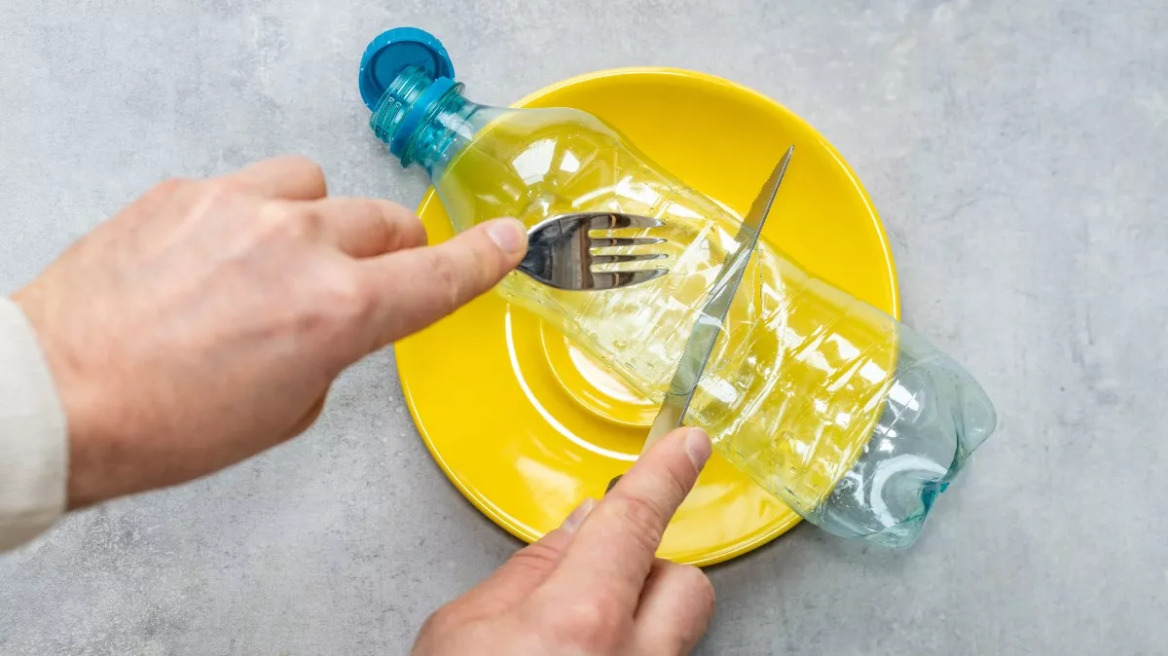 Πλαστικά δοχεία τροφίμων: Ποιους τοξικούς χημικούς κινδύνους κρύβουν για την καρδιά μας