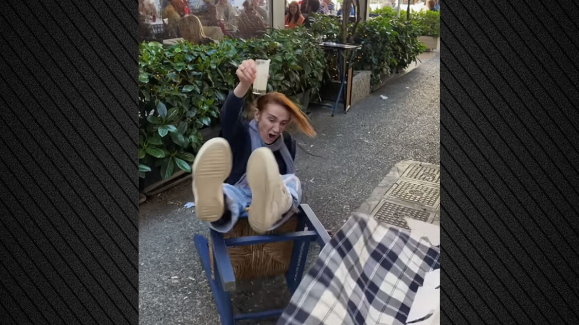 Στεφανία Γουλιώτη: Η εντυπωσιακή πτώση από καρέκλα - Την αποθεώνουν γιατί... έσωσε το ούζο