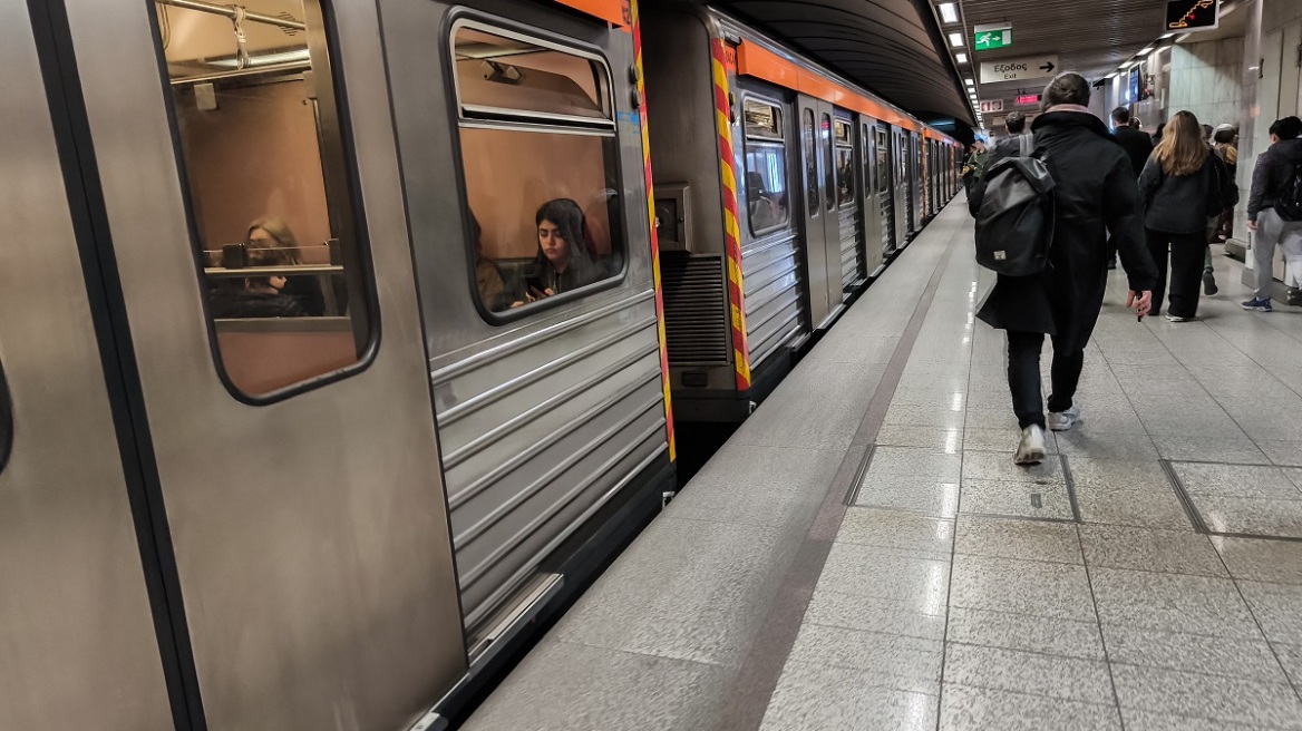 Νεκρός ο άνδρας που έπεσε στις γραμμές του Μετρό στο Σύνταγμα 