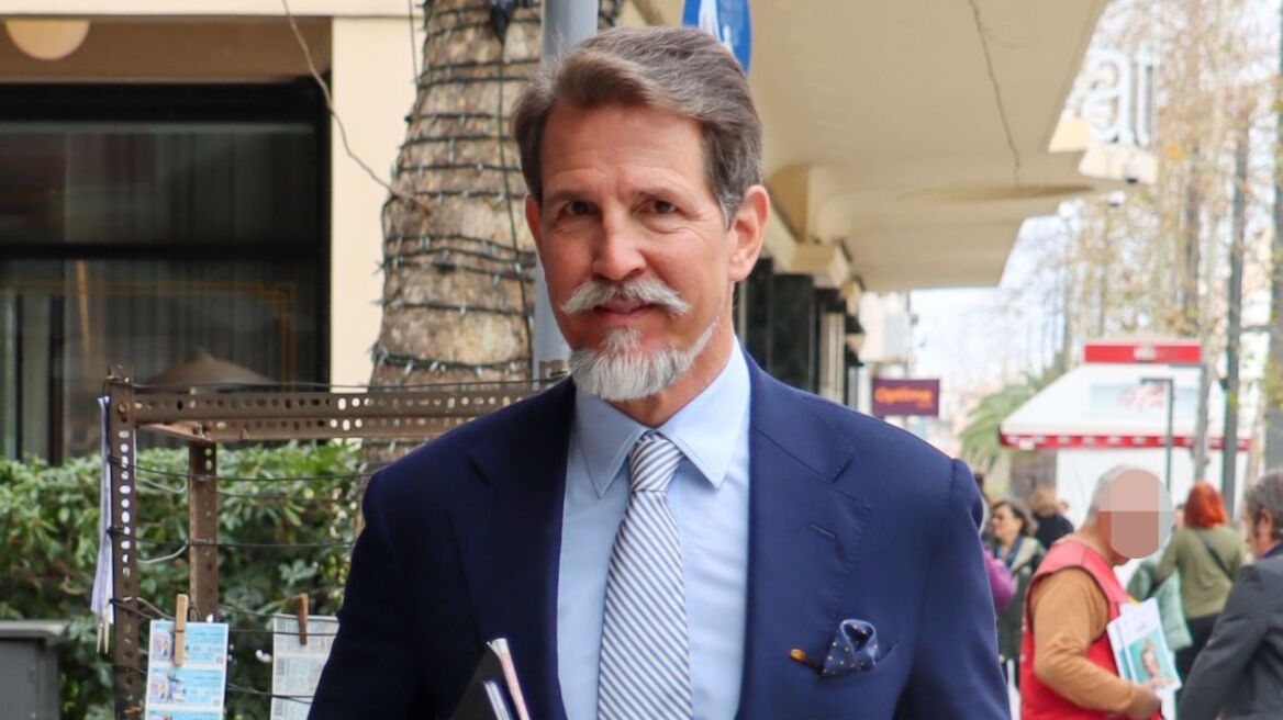 Παύλος Ντε Γκρες: Το τι θα γίνει με τον στρατό είναι δικό μας θέμα, όταν έρθει η ώρα θα το μάθετε