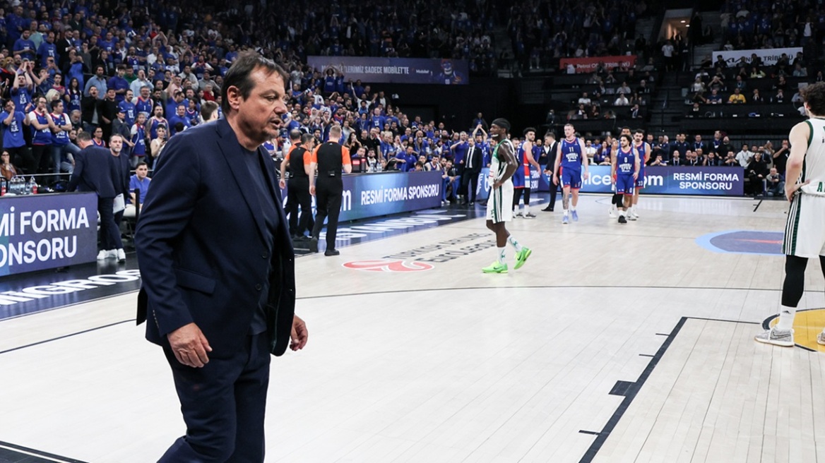 Αταμάν: Το σύνθημα των φίλων της Εφές που τον εξόργισε και οι «ντόπες» στο αεροδρόμιο