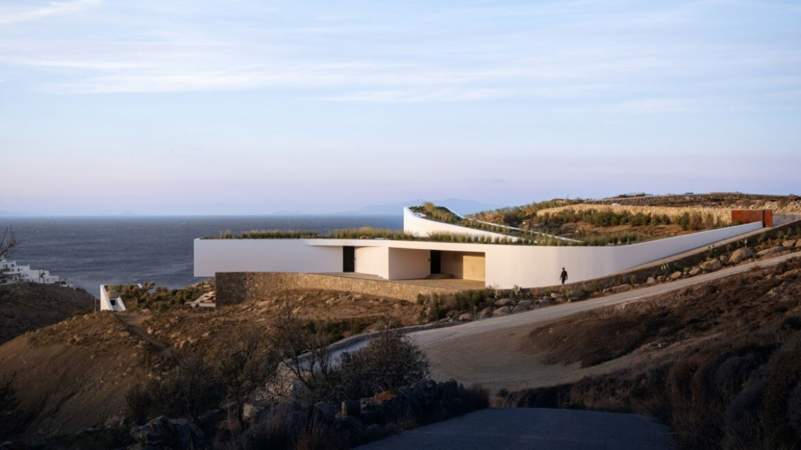 Αιμασιά: Η βίλα-αριστούργημα της Μυκόνου πωλείται για 24 εκατ. ευρώ